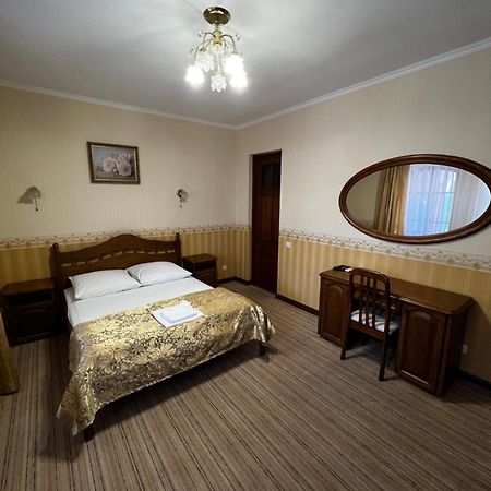 Zolotoy Fazan Hotel Mykolaiv Exterior photo