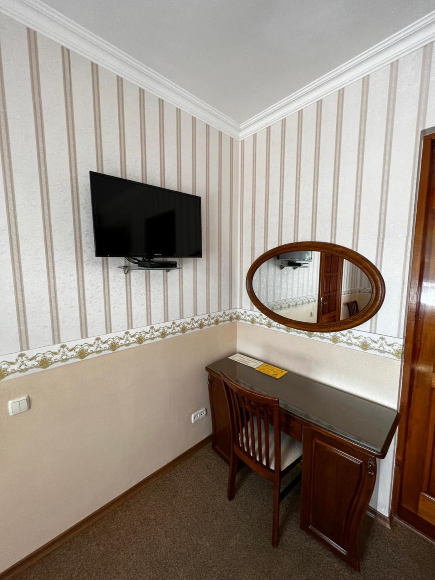 Zolotoy Fazan Hotel Mykolaiv Exterior photo